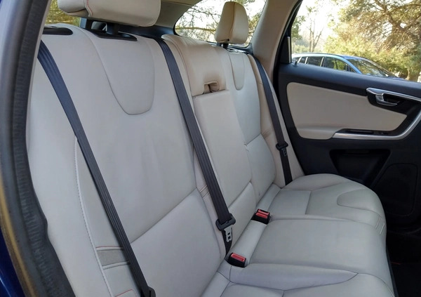 Volvo XC 60 cena 80000 przebieg: 135000, rok produkcji 2017 z Orzesze małe 172